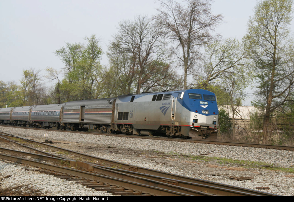 AMTK 66 leads train 80 northbound